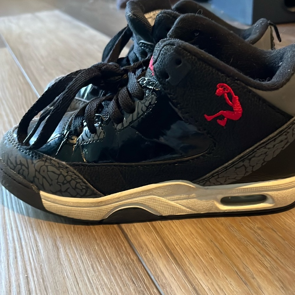 Basketball shoes